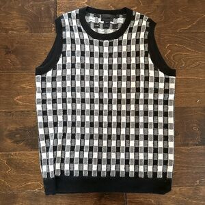 Cashmere sleeveless sweater